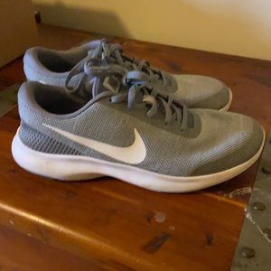 Women’s size 10 Nike flex sneakers